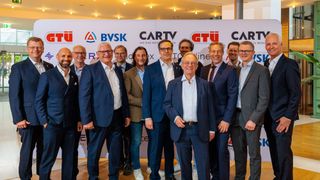 Alter und neuer Vorstand (v.l.): Michael Wessels (Präsident), Sascha Legill (Beisitzer), Herbert Plückhahn (ausgeschieden), Dirk Barfs (ausgeschieden, Ehrenpräsident), Harald Burgmann (ATR-Vorsitzender), Peter Mazur (Beisitzer), Martin Schmelcher (Hauptgeschäftsführer), Roland Wolf (Vize-Präsident), Georg Schwadorf (ausgeschieden, ehem. Schatzmeister), Marco Schmitz (Vize-Präsident), Andreas Wettstein (stellv. ATR-Vorsitzender), Dr. Oliver Brockmann (Beisitzer), Peter Millies (Beisitzer); nicht im Bild: Paul Kuhnert (Beisitzer) und Thomas Santin (Schatzmeister) (Reinhardt & Sommer Fotografen)