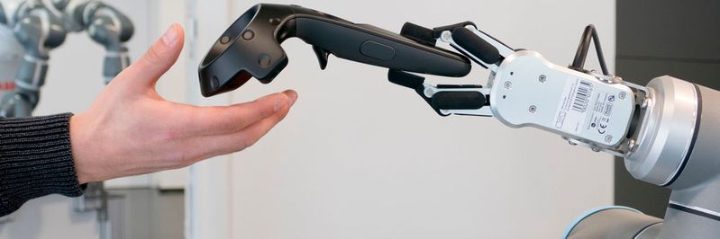 Auf der CeBIT 2017 zeigt das DFKI Mixed Reality-Technologien im Kontext Mensch-Roboter-Kollaboration.(Bild:  DFKI GmbH)