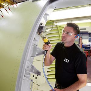 Mit leichten, leistungsstarken und präzisen Werkzeugen wie dieser LBB-Bohrmaschine arbeitet es sich ergonomischer. Die Ausfallzeiten durch Krankheit sinken, Fehler werden vermieden.