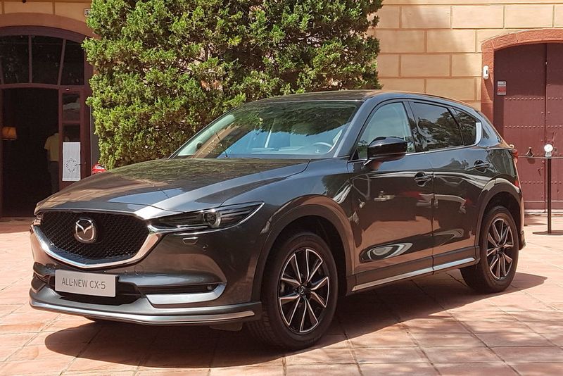 Der neue Mazda CX-5 kostet in der Basisausstattung „Prime Line“ und mit einem 121kW/165 PS starken Benzinmotor unter der Haube 24.990 Euro. (Mauritz)