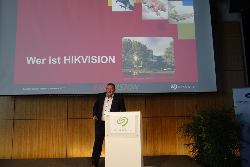 Die Zukunft ist uns sicher, so lautet das Motto von Michael Blottnicki, Country Channel Manager Hikvision. (Bild: IT-BUSINESS)