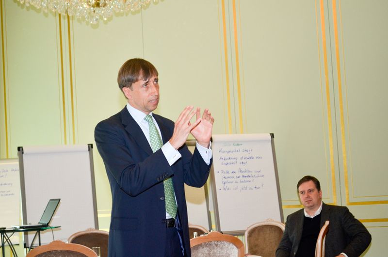 Prof. Dr. Olaf Plötner stellte die Megatrends aus Asien sowie die Risiken und Chancen für die deutsche Wirtschaft vor. (IT-BUSINESS)