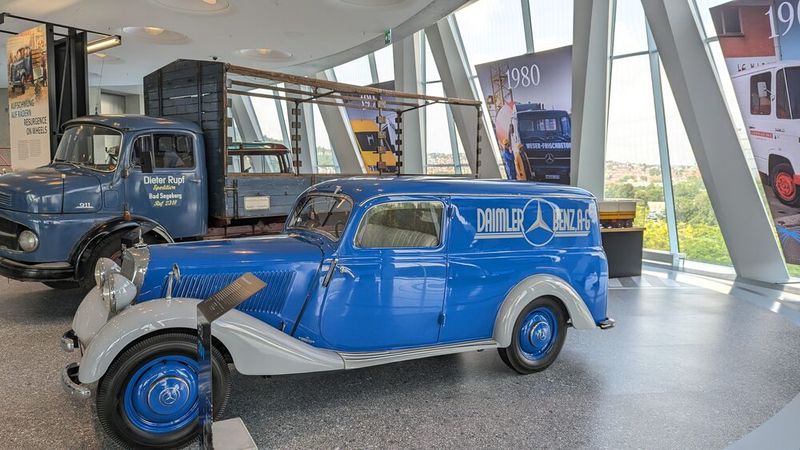 Den Mercedes-Benz 170 V Kastenwagen nutzt ab 1952 auch der Mercedes-Benz Service. Der Kompaktvan trägt Werkzeug und Ersatzteile unter einer elegant gezeichneten „Sindelfinger Karosserie“. (Bild: Dominsky – VCG)