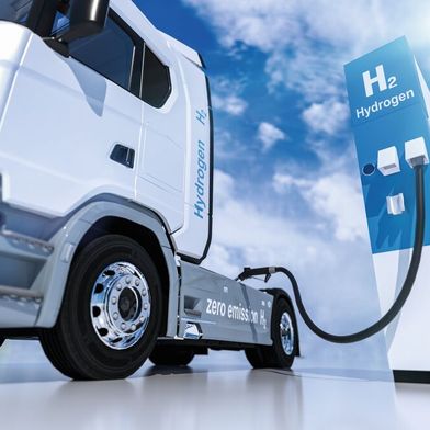 Der VDA kritisert, dass es europaweit noch immer an Lade- und Wasserstofftankinfrastruktur mit den begleitenden Energienetzen für LKW mangle. (Bild: © AA+W - stock.adobe.com)