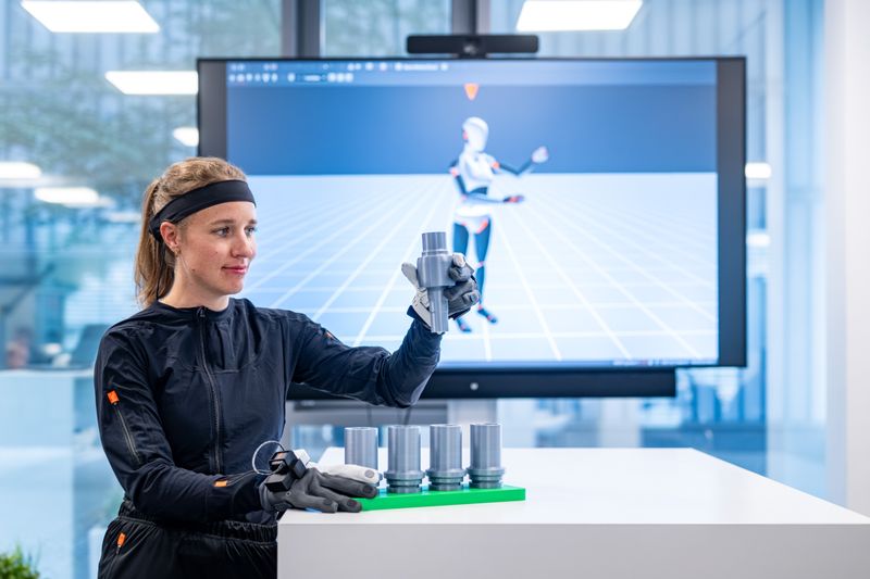 BMW is developing software for humanoid robots at the Landshut site.(Source:  BMW)