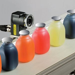 With the support of vision sensors, the existence of the labels on bottles can be checked accurately.