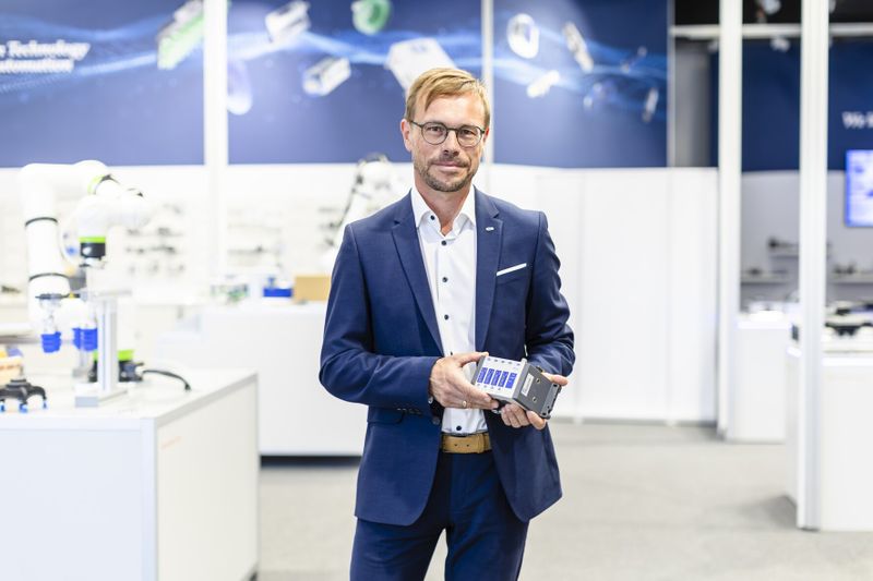 Michael Pojtinger, Leiter Geschäftsentwicklungsprozess Vakuum-Automation (Komponenten) bei Schmalz: „Elektrische Vakuum-Erzeuger sparen, je nach Anwendung und Lastfall, bis zu 95 Prozent Energie gegenüber vergleichbaren druckluftbetriebenen Ejektoren ein.“ (Bild: J. Schmalz GmbH)