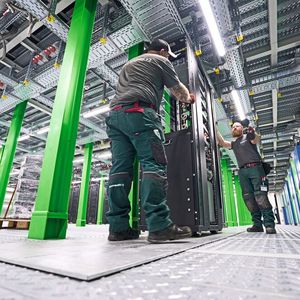 Bild 2:  Bei der Zusammenarbeit von Rittal und GSI geht es sowohl um den Einsatz und Optimierung vor Ort, als auch um eine Vorbildfunktion für die Rechenzentrumswelt.(Bild:  Rittal)