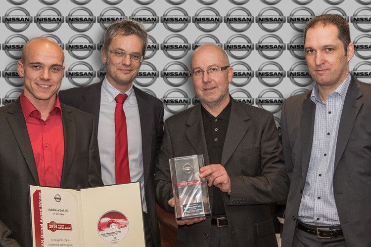 ... Holger und Alexander Dorl ... (Foto: Nissan)
