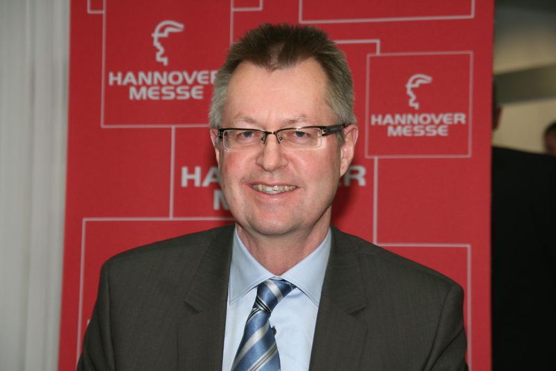 „Gerade die deutschen Anbieter können den Dreiklang Energieeffizienz, niedrige Total Cost of Ownership und Life Cycle Management zur Harmonie bringen“, so Robert Schullan, Vorsitzender der Geschäftsleitung der Schaeffler Gruppe Industrie und Vorsitzender des Fachverbands Antriebstechnik im VDMA.  (Bild: Schäfer)