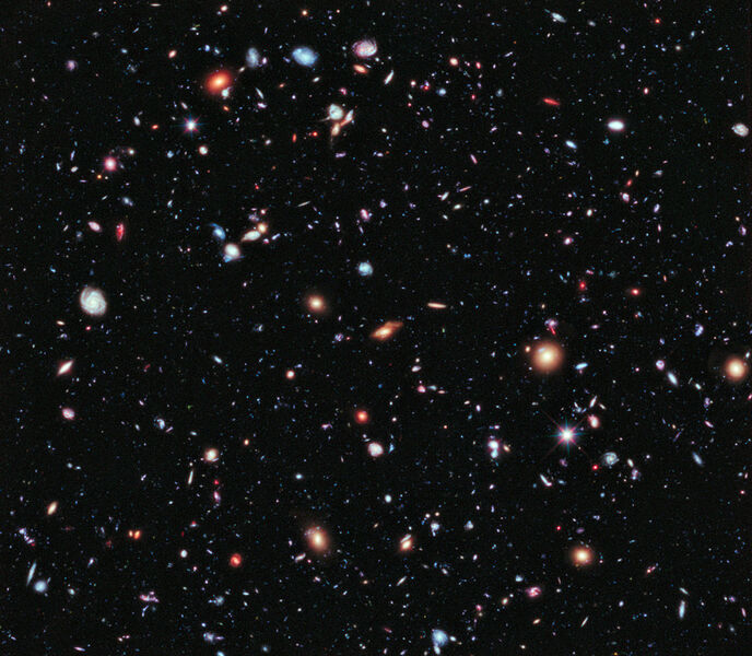 Der bislang tiefste Blick ins Universum: Das Bild namens eXtreme Deep Field (XDF) wurde durch die Kombination von Aufnahmen aus zehn Jahren erzeugt und zeigt etwa 5500 Galaxien. (NASA/STScl)