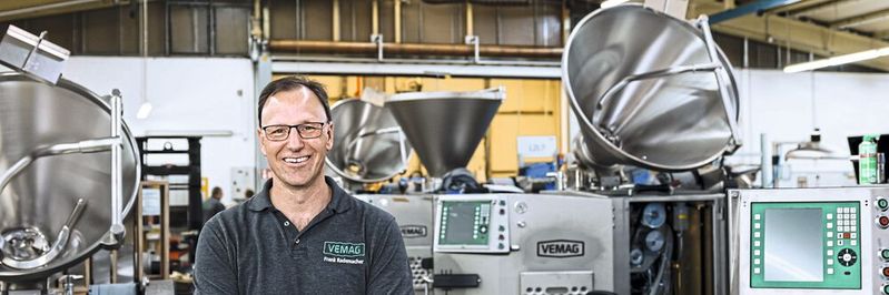 Frank Rademacher, Gruppenleiter Montage Industriemaschinen, Vemag Maschinenbau: „Für uns ist die Einführung der Vier-Tage-Woche eine „Win-Win-Situation“. Die Mitarbeiter*innen sind zufriedener und die Produktivität steigt.“ Frank Rademacher, Gruppenleiter Montage Industriemaschinen, Vemag Maschinenbau: „Für uns ist die Einführung der Vier-Tage-Woche eine „Win-Win-Situation“. Die Mitarbeiter*innen sind zufriedener und die Produktivität steigt.“