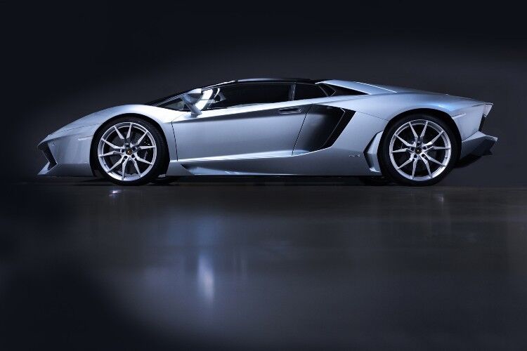 Als Antrieb dient der aus dem Coupé bekannte 6,5-Liter-V12-Mittelmotor. (Lamborghini)