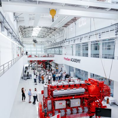 Mehr Geld in der VW-Kasse! Hier blickt man ins Geschehen beim Großmotorenhersteller Everllence, der früher MAN Energy Solutions hieß. Volkswagen hielt bis jetzt den Hauptanteil an diesem Unternehmen, darf laut EU-Beschluss diese jetzt aber veräußern ... (Bild: Everllence)