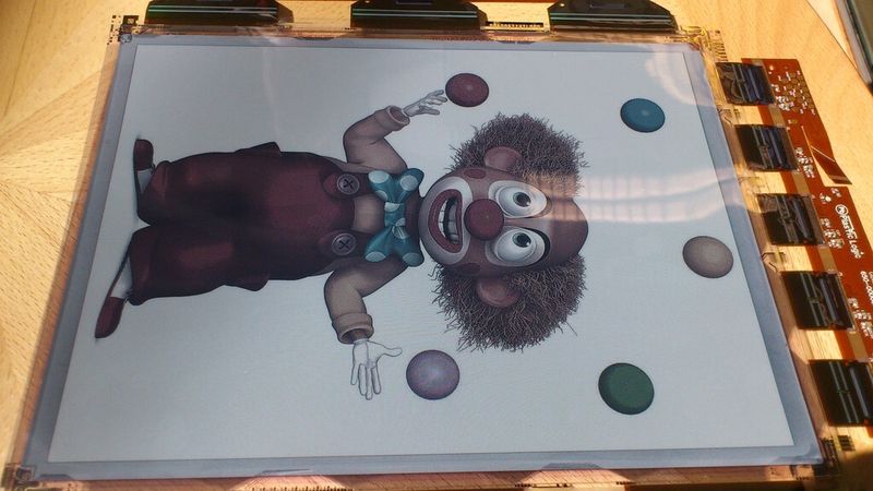 Fast wie elektronisches Papier nimmt sich das biegsame Display aus, das Plastic Logic auf der Münchner LOPE-C vorstellte. (Foto: ELEKTRONIKPRAXIS)
