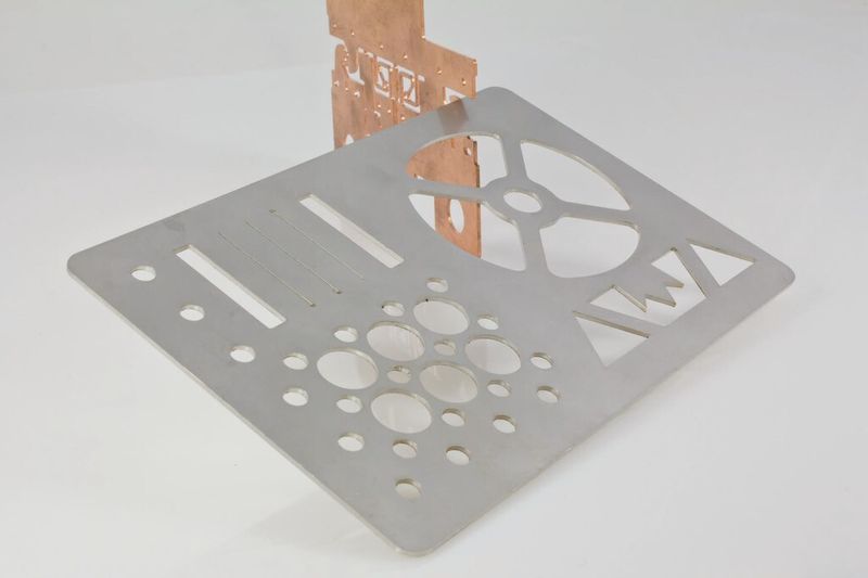 Die Laserschneidmaschinen Premium und Platinum hat Imes-Icore um Schnittstellen und Funktionen zu den Faserlaserquellen erweitert. (Bild: Imes-Icore)