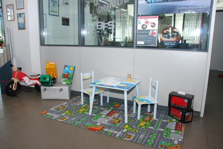 Für das Kind im Manne und das Kind des Mannes. Servicestandard vorbildlich umgesetzt. (Foto: Holz)