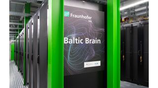 Der GPU-Cluster „Baltic Brain“ des Fraunhofer IGD im Green IT Cube des GSI Helmholtzzentrums für Schwerionenforschung ermöglicht das Training leistungsfähiger KI-Modelle. (Bild: Fraunhofer IGD)