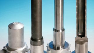 Produkte, die mit dem Verfahren Bohrungsdrücken entstanden sind. Mit dieser Umformtechnik können aus teuren Massivwerkstoffen Hohlwellen erzeugt werden. (Bild: IWU)