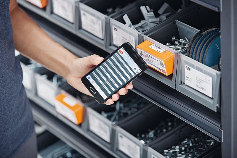 Kommunikation mit mobilen Endgeräten: Der neue Tag überträgt Artikeldaten direkt aufs Handy oder Tablet.   (SFS unimarket)