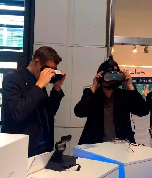 Demonstrator für virtuelle Realität. (Tianma)