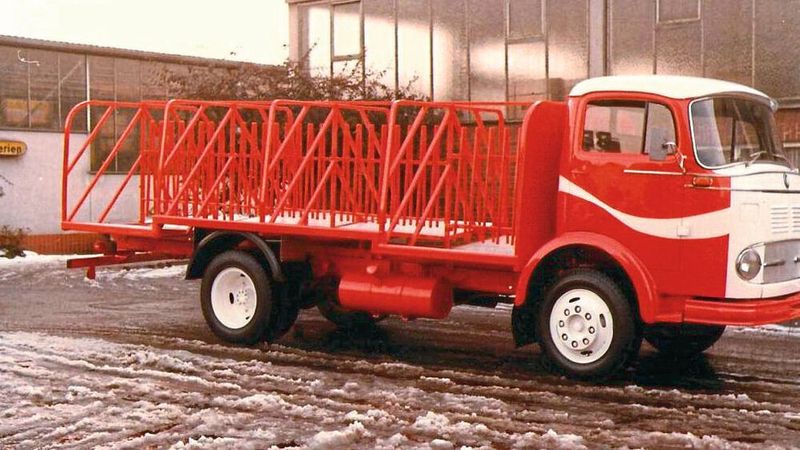 Prägten ab den Sechzigern das westdeutsche Straßenbild. Offene Coca-Cola-Transporter auf Mercedes-Benz-Basis. (Bild: Friedrichs)