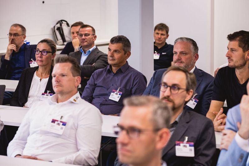 Impressionen vom 24. Würzburger EMS-Tag: Im Mittelpunkt standen aktuelle Branchenthemen, praxisnahe Impulse und insbesondere der persönliche Austausch innerhalb der EMS-Community. (Bild: Stefan Bausewein)