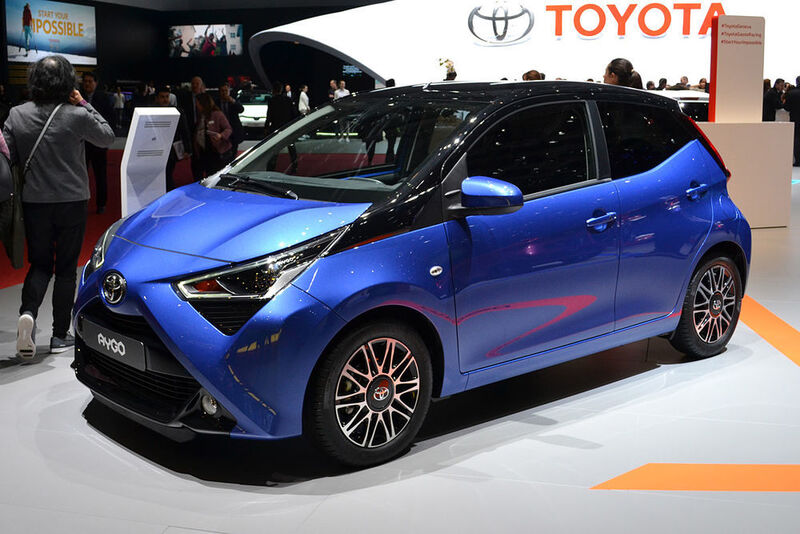 Toyota hat vor allem die Front seines Kleinwagens Aygo optisch aufgefrischt. (Seyerlein / »kfz-betrieb«)