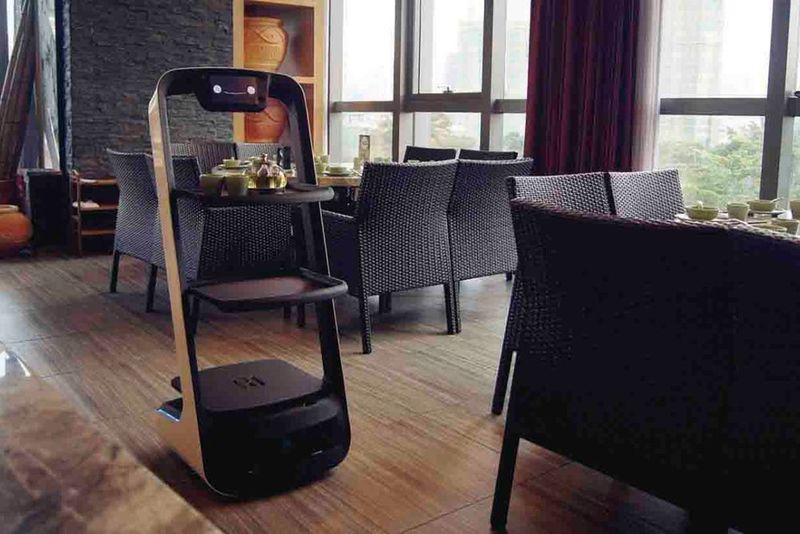 Das Startup Richtungwest zeigt auf der CEBIT 2018 ein etwas ungleiches Roboter-Duo: Während der GANKER darauf spezialisiert ist, anderen Robotern eine 