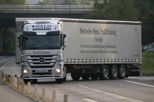 Das Bald-Fahrertraining erfreut sich großer Beliebtheit und ist bis März 2010 ausgebucht. Das Unternehmen investierte 160.000 Euro in dieses Angebot. (Archiv: Vogel Business Media)