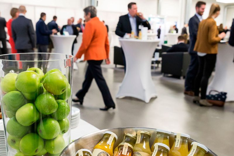 Vor dem Vortragsprogramm waren die Teilnehmer zu einem Business-Frühstück auf der begleitenden Ausstellung ReMa Expo eingeladen. (Stefan Bausewein)
