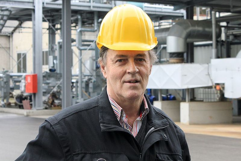 „Ich wollte jeden Bedarf mit nur einem Kompressor abdecken können, und zwar ohne Energie zu vernichten.“ Helmut Mussner, Alzchem (Bild: Atlas Copco)