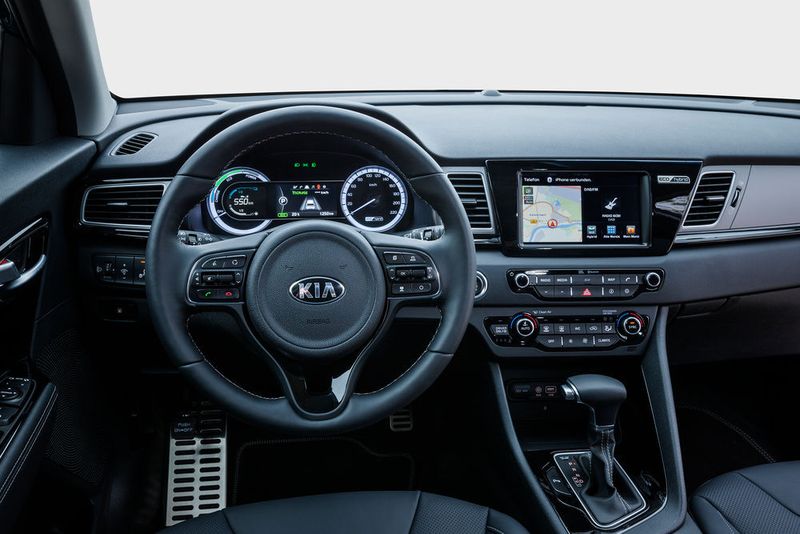 Auf der Optionsliste finden sich längst auch Sicherheitsfeatures wie eine autonome Notbremsung oder Komfort-Dinge wie ein Aktivtempomat. (Kia)