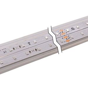 Mit der UV/A-LED-Leuchte EM300U21 hat IPF eine echte Alternative zu konventionellen  UV-Leuchtstofflampen ins Programm aufgenommen. (Bild:  IPF Electronic GmbH)