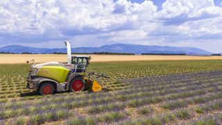 Innovation auf dem Feld und in der Fabrik: Claas nutzt moderne IoT-Strukturen, um die Produktion seiner Landmaschinen weltweit zu vernetzen und effizienter zu gestalten.

 (Bild: © iStock Sjo (2026))