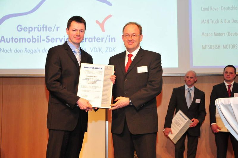 Torsten Küttner vom Autohaus Gerstmann in Leipzig erhielt die Urkunde für Ford. (Archiv: Vogel Business Media)