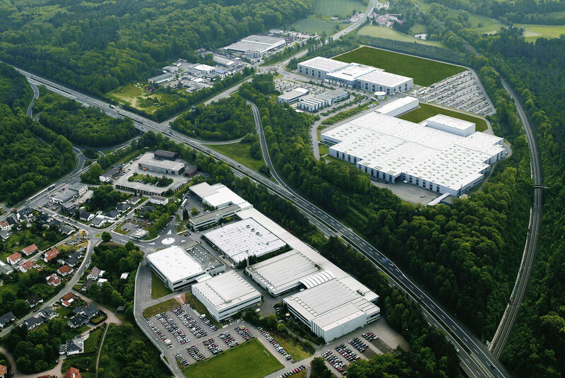 Investitionen in den Werksausbau: In St. Ingbert-Rohrbach gehen im Sommer 2012 neue Automatisierungslinien in Betrieb und es wird der Grundstein für den Bau einer neuen Fabrikhalle gelegt. (Festo)