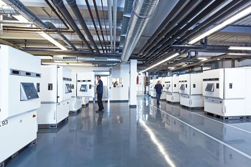 In Würselen betreibt Cemecon das weltweit grösste Diamantbeschichtungszentrum.  (Bild: Cemecon)