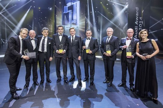 Der Ingolstädter Premiumhersteller hat am vergangenen Samstag in Berlin erstmals die „Audi Awards 2014“ verliehen. Der Preis für die erfolgreichsten deutschen Audi-Händler des Jahres wurde in fünf Kategorien vergeben. (Foto:  Audi)