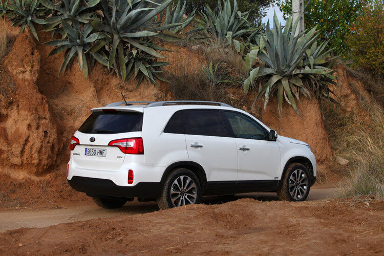 Das größere der beiden Kia-SUVs hat sich nicht nur optisch verändert, sondern steht auf einer komplett neuen Plattform. (Foto: Kia)