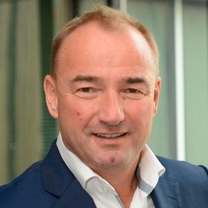 Philipp Schiemer, derzeit Leiter Mercedes-Benz do Brasil Ltda., wird zum 1. August neuer Vorsitzender der Geschäftsführung bei AMG.(Bild:  Daimler)