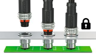 Die M12-Steckverbinder mit Push-Pull-Schnellverriegelung lassen sich auch bei engen Platzverhältnissen sicher und werkzeuglos stecken. (Bild: Phoenix Contact)