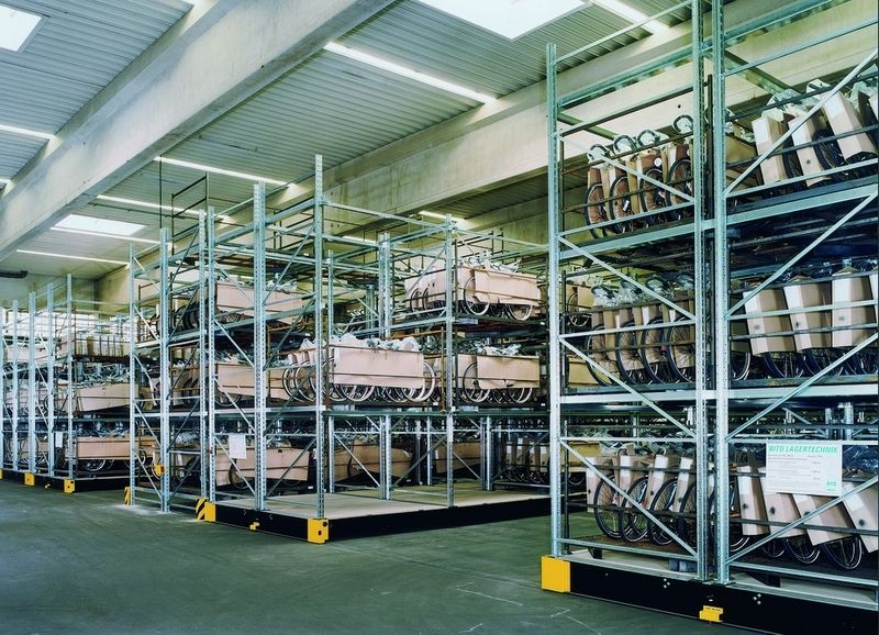 Verschieberegale sind nahezu unbegrenzt einsetzbar: Sie eignen sich für Fahrräder, wie hier bei den Pantherwerken. Bild: Bito-Lagertechnik (Archiv: Vogel Business Media)