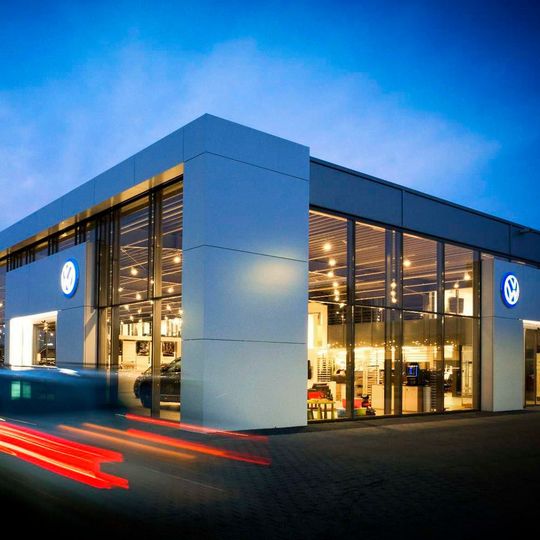 Das Autohaus Thiel in Rheda-Wiedenbrück.(Bild:  Thiel-Gruppe)