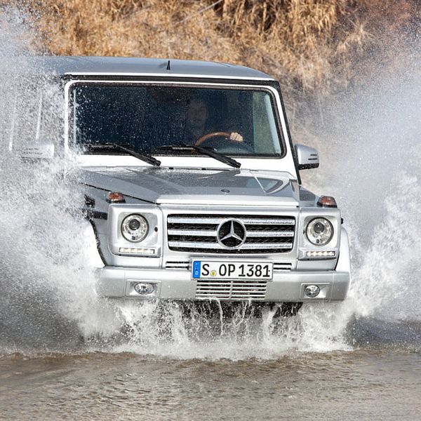 Gelände erleben: Die Wattiefe in Schlamm- und Wasserpassagen gibt Mercedes mit 60 Zentimetern an. Das Modell von AMG kann all das auch, ... (Mercedes-Benz)