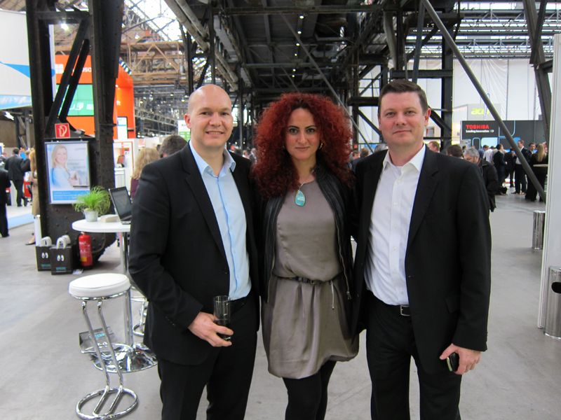 v. l. Stefan Klinglmair und Reiner Schwitzki, ALSO, freuten sich, dass Besa Agaj, IT-BUSINESS, und viele andere Gäste da waren. (IT-BUSINESS)