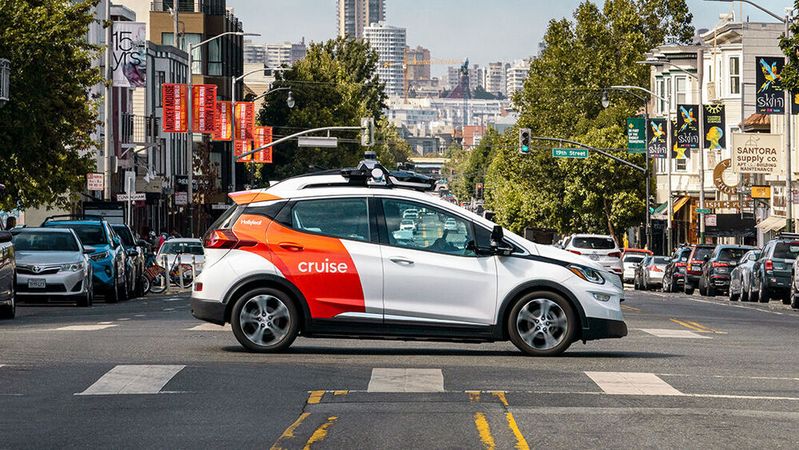 Die US-Verkehrsbehörde hat das Robotaxi-Unternehmen Cruise nach zwei Unfällen mit Fußgängern in San Francisco ins Visier genommen.(Bild:  Cruise)