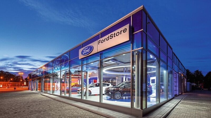 Ergebnis einer Standort-Neuordnung in Karlsruhe: der neue Ford-Store der Graf-Hardenberg-Gruppe an der Rheinstraße. (Graf Hardenberg)