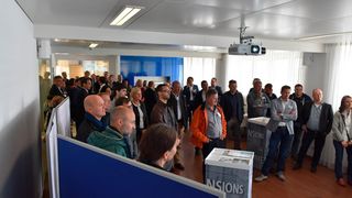 Die Teilnehmer konnten sich während des Fachsymposiums über laufende Bautätigkeiten, Produktentwicklungen, sowie den Geschäftsbereich Dimensions informieren. (Waldner)