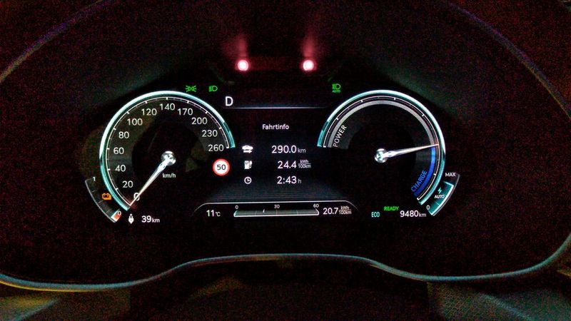 6. Die Reichweite: Gestartet mit vollem Akku für die Strecke Crimmitschau bei Zwickau – Würzburg; über Erfurt, Suhl und Schweinfurt bei 130 km/h auf offenen Strecken. Knapp 40 Kilometer waren am Ziel noch drin. Ein guter Wert für ein Auto das 2.335 Kilogramm wiegt und 370 kW Systemleistung hat. Im gemischten Betrieb, mit zusätzlichen Stadt- und Landstraßenstrecken sind 20 kWh/100 km oder darunter realistisch. Genesis verspricht im kombinierten Betrieb 19,1 kWh und maximal 520 Kilometer nach WLTP. (Bild: Thomas Günnel/Automobil Industrie)